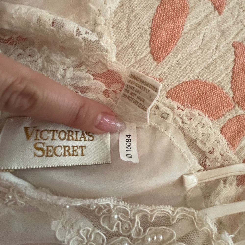 VTG Gold Label Victoria's Secret Satin and Lace Peignoir Set with Tulle Back!!!✨ - Picture 9 of 16
